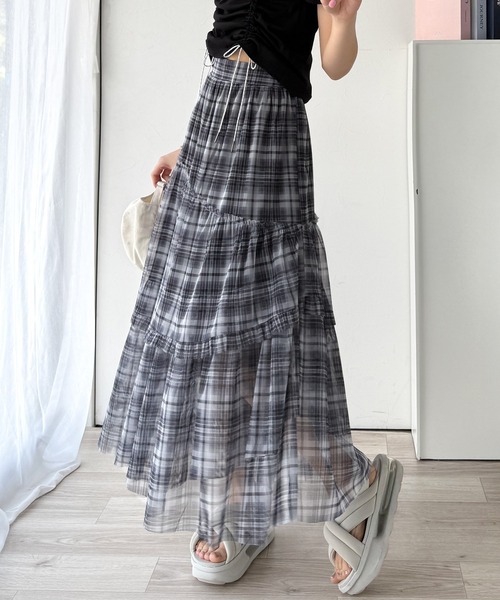 mily bilet(ミウィビレット)の「【mily bilet】大人可愛いエアリーな存在感。アシンメトリーフリルチェックチュールスカート(ロング)(スカート・レディース・ブラック/グレー/ベージュ・SMALL/MEDIUM/LARGE/X-LARGE)」の4枚目の写真