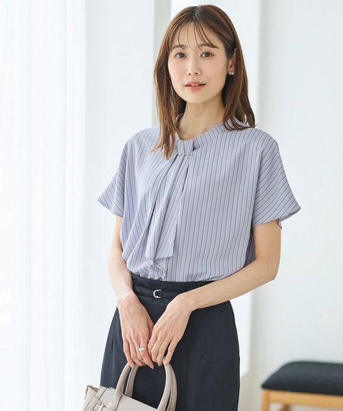 Honeys(ハニーズ)の「フレンチボウタイブラウス(シャツ/ブラウス・レディース・ホワイト×ブルー/オレンジ/ネイビー/サックスブルー系/ホワイト/ライトグリーン/ライトグレー・3L/L/LL/M/S)」の6枚目の写真
