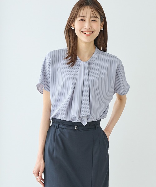 Honeys(ハニーズ)の「フレンチボウタイブラウス(シャツ/ブラウス・レディース・ホワイト×ブルー/オレンジ/ネイビー/サックスブルー系/ホワイト/ライトグリーン/ライトグレー・3L/L/LL/M/S)」の15枚目の写真