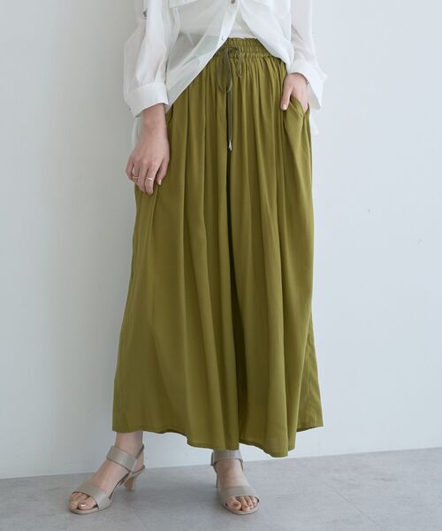 YECCA VECCA（イェッカヴェッカ）の「シルキータックワイドパンツ（その他パンツ・レディース・ライトベージュ/ブルー/チャコールグレー/グリーン系その他3・FREE）」の5枚目の写真