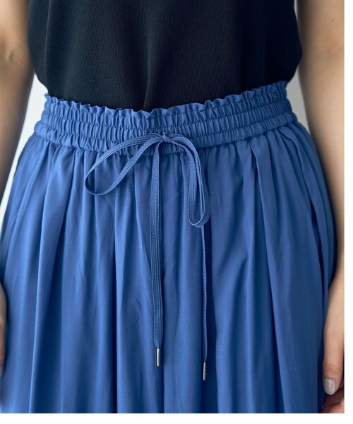 YECCA VECCA（イェッカヴェッカ）の「シルキータックワイドパンツ（その他パンツ・レディース・ライトベージュ/ブルー/チャコールグレー/グリーン系その他3・FREE）」の20枚目の写真