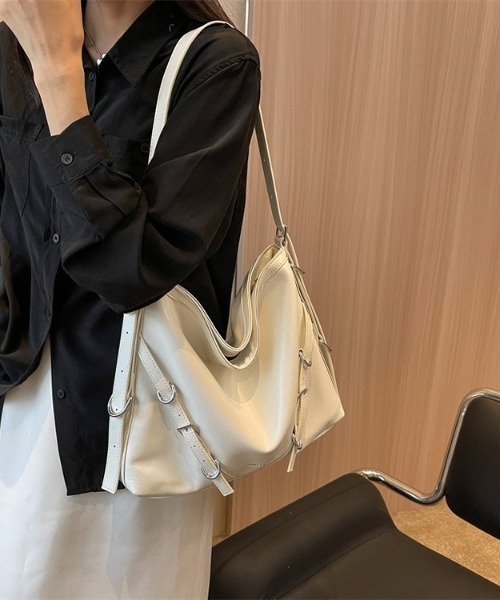 lilful(リルフル)の「【大容量】ベルトデザイン PUショルダーバッグ 2WAY(ショルダーバッグ・レディース・ブラック/シルバー/ホワイト・F)」の9枚目の写真