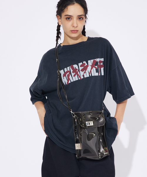 FRUIT OF THE LOOM（フルーツオブザルーム）の「【FRUIT OF THE LOOM/フルーツ オブ ザ ルーム】VINYL SHOULDER BAG & STICKER SEAL SET 80920900/バッグ/PVC素材（ショルダーバッグ・メンズ・ブラック/ブラウン/グリーン/オレンジ・フリー）」の2枚目の写真