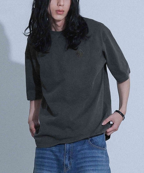 MDR(エムディアール)の「ワンポイントフラワー刺繍半袖Tシャツ(Tシャツ/カットソー・メンズ・ブラック/レッド/アイボリー・L/M)」の2枚目の写真