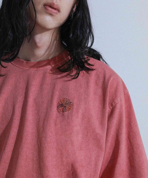 MDR(エムディアール)の「ワンポイントフラワー刺繍半袖Tシャツ(Tシャツ/カットソー・メンズ・ブラック/レッド/アイボリー・L/M)」の22枚目の写真