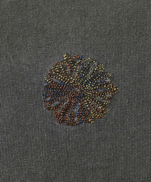 MDR(エムディアール)の「ワンポイントフラワー刺繍半袖Tシャツ(Tシャツ/カットソー・メンズ・ブラック/レッド/アイボリー・L/M)」の11枚目の写真