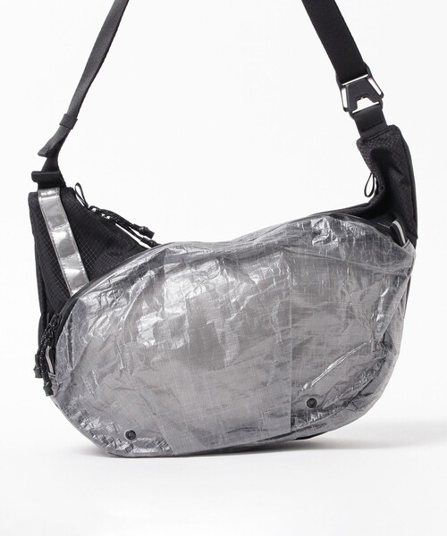 B:MING by BEAMS（ビーミングバイビームス）の「maastik / SLING BAG 7.6（ショルダーバッグ・メンズ・ライトグレー・ONE SIZE）」の5枚目の写真
