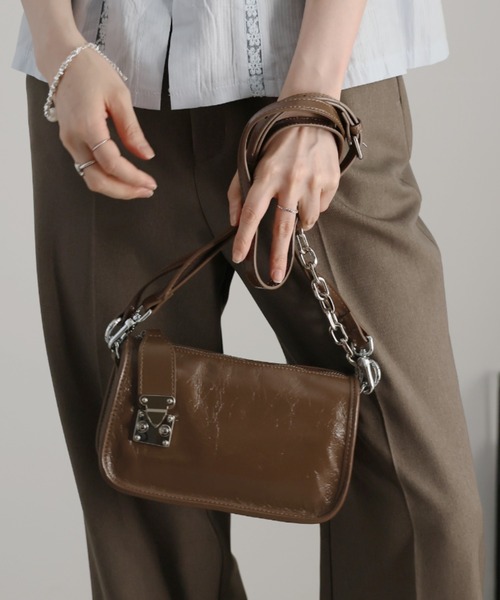Ulysses（ユリシス）の「チェーンショルダーミニバッグ（ショルダーバッグ・レディース・ブラウン/ダークブラウン/ホワイト/ブラック・F）」の4枚目の写真