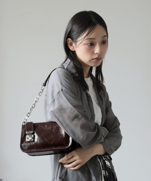 Ulysses（ユリシス）の「チェーンショルダーミニバッグ（ショルダーバッグ・レディース・ブラウン/ダークブラウン/ホワイト/ブラック・F）」の9枚目の写真