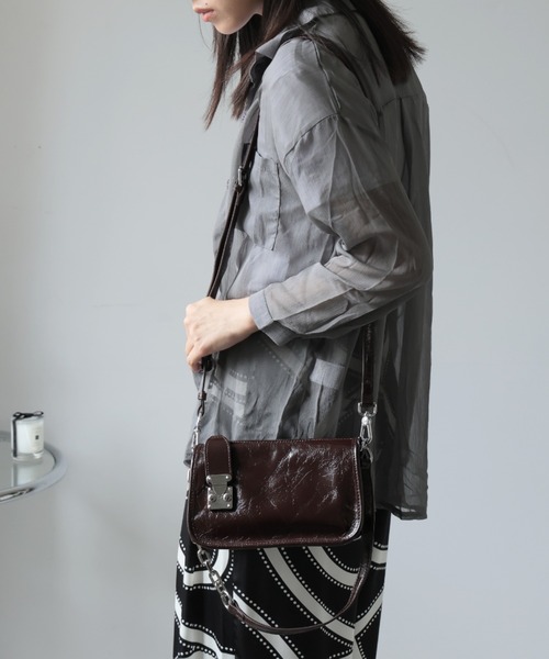 Ulysses（ユリシス）の「チェーンショルダーミニバッグ（ショルダーバッグ・レディース・ブラウン/ダークブラウン/ホワイト/ブラック・F）」の17枚目の写真