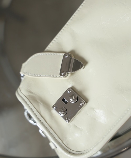 Ulysses（ユリシス）の「チェーンショルダーミニバッグ（ショルダーバッグ・レディース・ブラウン/ダークブラウン/ホワイト/ブラック・F）」の13枚目の写真