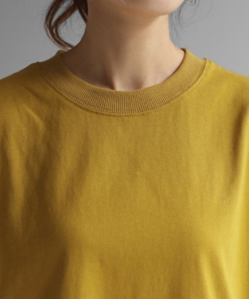 HUG.U(ハグユー)の「しっかり綿100% ヘビーオンス モックネックTシャツ(Tシャツ/カットソー・レディース・ナチュラル/ブラック/ライトオリーブ/ホワイト/ダークグレー/マスタード・L/M)」の18枚目の写真