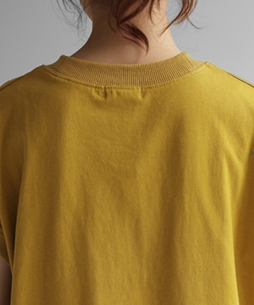 HUG.U(ハグユー)の「しっかり綿100% ヘビーオンス モックネックTシャツ(Tシャツ/カットソー・レディース・ナチュラル/ブラック/ライトオリーブ/ホワイト/ダークグレー/マスタード・L/M)」の19枚目の写真
