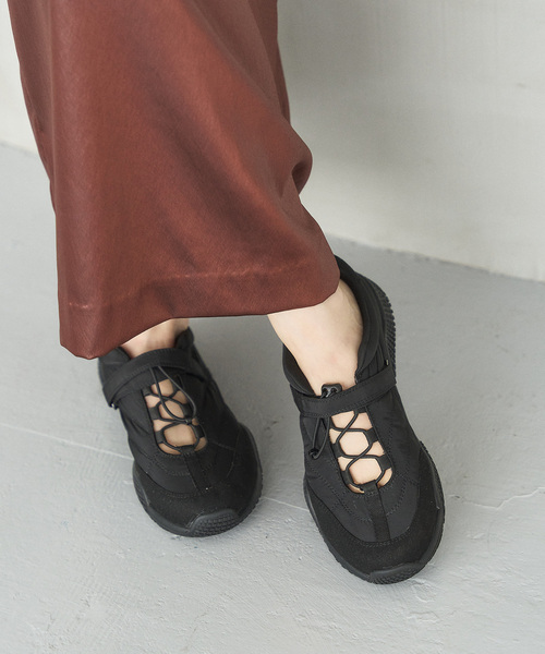 LE TALON(ルタロン)の「Lドローコードスニーカー(スニーカー・レディース・ブラック×ブラック/アイボリー・22cm/22.5cm/23cm/23.5cm/24cm/24.5cm/25cm)」の9枚目の写真