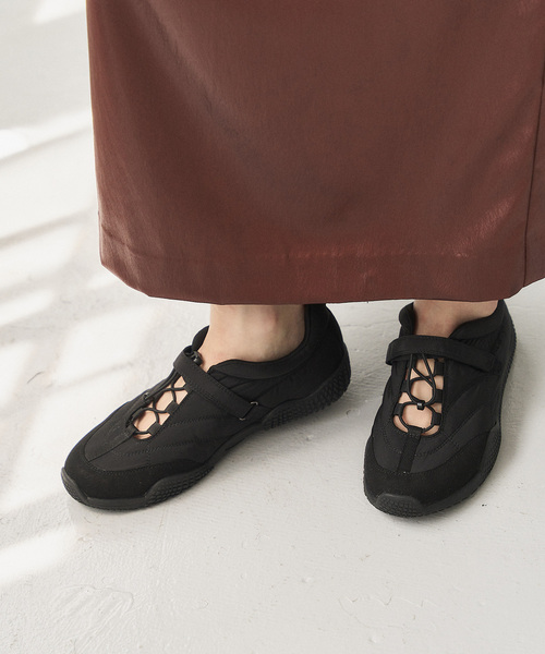 LE TALON(ルタロン)の「Lドローコードスニーカー(スニーカー・レディース・ブラック×ブラック/アイボリー・22cm/22.5cm/23cm/23.5cm/24cm/24.5cm/25cm)」の10枚目の写真