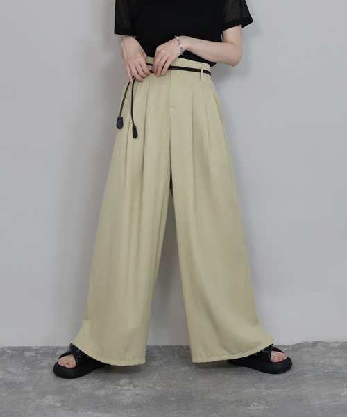 J by blue(ジェイバイブルー)の「レザーベルト付きワイドパンツ(その他パンツ・レディース・グレー/ブラック/ベージュ・MEDIUM)」の5枚目の写真