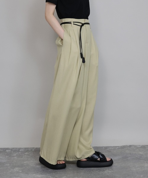 J by blue(ジェイバイブルー)の「レザーベルト付きワイドパンツ(その他パンツ・レディース・グレー/ブラック/ベージュ・MEDIUM)」の7枚目の写真