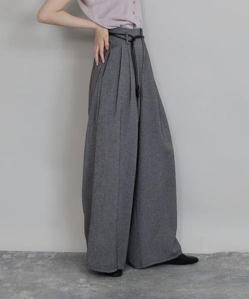 J by blue(ジェイバイブルー)の「レザーベルト付きワイドパンツ(その他パンツ・レディース・グレー/ブラック/ベージュ・MEDIUM)」の12枚目の写真