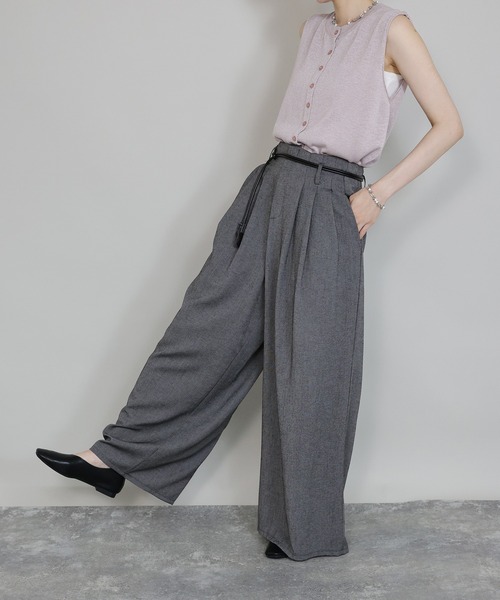 J by blue(ジェイバイブルー)の「レザーベルト付きワイドパンツ(その他パンツ・レディース・グレー/ブラック/ベージュ・MEDIUM)」の14枚目の写真