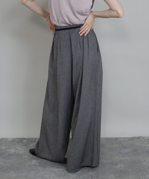 J by blue(ジェイバイブルー)の「レザーベルト付きワイドパンツ(その他パンツ・レディース・グレー/ブラック/ベージュ・MEDIUM)」の13枚目の写真