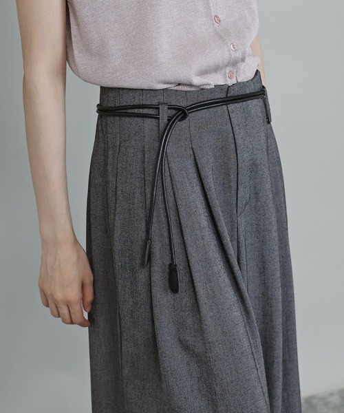 J by blue(ジェイバイブルー)の「レザーベルト付きワイドパンツ(その他パンツ・レディース・グレー/ブラック/ベージュ・MEDIUM)」の16枚目の写真