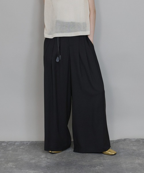 J by blue(ジェイバイブルー)の「レザーベルト付きワイドパンツ(その他パンツ・レディース・グレー/ブラック/ベージュ・MEDIUM)」の20枚目の写真