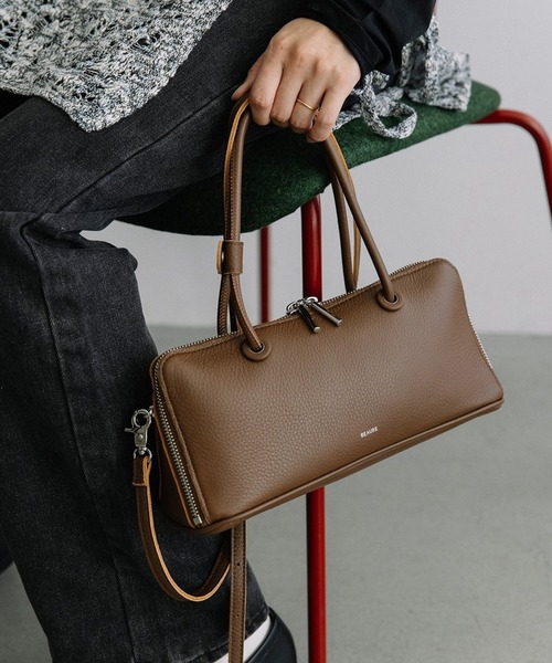 Beau're(ヴュレ)の「【BEAURE】2way カウレザー ワイドボストンバッグ ショルダー付 横長 B-25419(ボストンバッグ・レディース・ブラック/シルバー/ネイビー/ブラウン・FREE)」の3枚目の写真