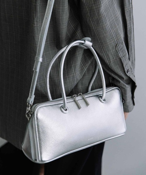 Beau're(ヴュレ)の「【BEAURE】2way カウレザー ワイドボストンバッグ ショルダー付 横長 B-25419(ボストンバッグ・レディース・ブラック/シルバー/ネイビー/ブラウン・FREE)」の4枚目の写真