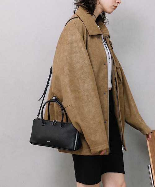 Beau're(ヴュレ)の「【BEAURE】2way カウレザー ワイドボストンバッグ ショルダー付 横長 B-25419(ボストンバッグ・レディース・ブラック/シルバー/ネイビー/ブラウン・FREE)」の6枚目の写真