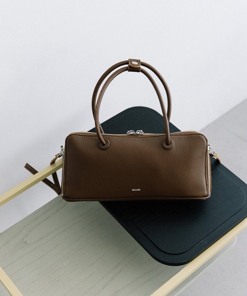 Beau're(ヴュレ)の「【BEAURE】2way カウレザー ワイドボストンバッグ ショルダー付 横長 B-25419(ボストンバッグ・レディース・ブラック/シルバー/ネイビー/ブラウン・FREE)」の11枚目の写真