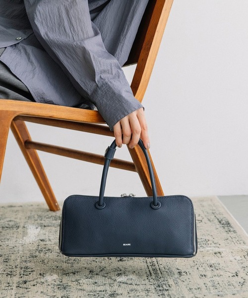 Beau're(ヴュレ)の「【BEAURE】2way カウレザー ワイドボストンバッグ ショルダー付 横長 B-25419(ボストンバッグ・レディース・ブラック/シルバー/ネイビー/ブラウン・FREE)」の15枚目の写真