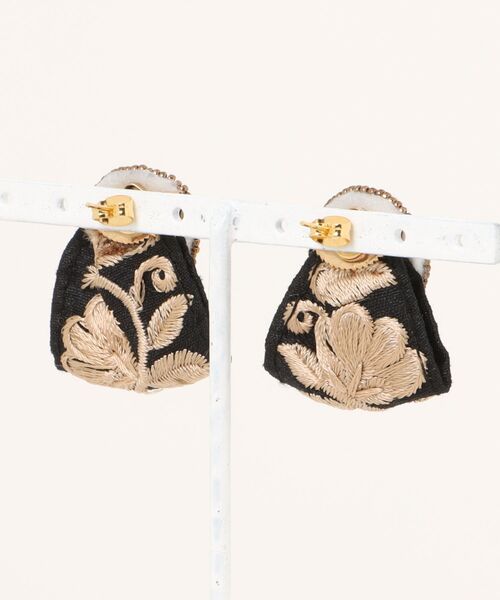 tone(トーン)の「【Lily accessory】インド刺繡ピアス(MA)(ピアス(両耳用)・レディース・ブラック・FREE)」の2枚目の写真