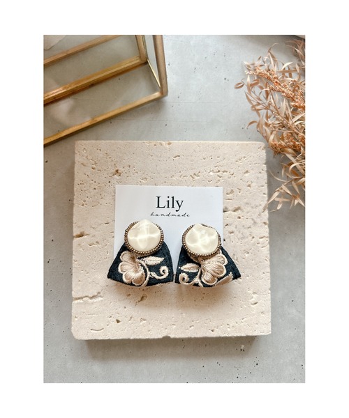 tone(トーン)の「【Lily accessory】インド刺繡ピアス(MA)(ピアス(両耳用)・レディース・ブラック・FREE)」の5枚目の写真