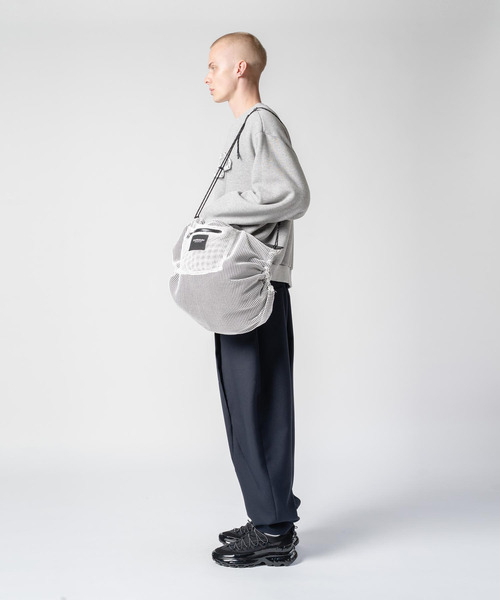 yoshiokubo（ヨシオクボ）の「yoshiokubo ヨシオクボ / MESH BAG L