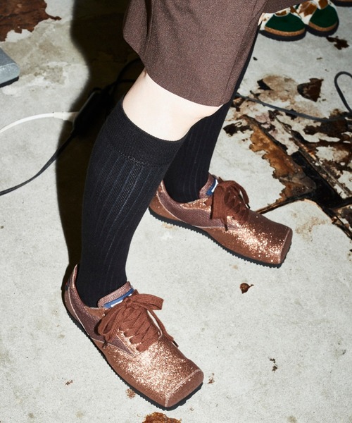 NON TOKYO(ノントーキョー)の「【NON TOKYO/ノントウキョウ】GLITTER SQUARE SNEAKERS/グリッタースクエアスニーカー(スニーカー・レディース・ブラウン/シルバー・24.0cm/23.0cm/25.0cm)」の2枚目の写真