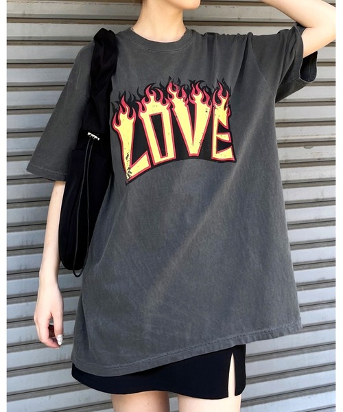 MODISH GAZE(モディシュガゼ)の「【MODISH GAZE】LOVEロゴプリント ピグメント加工 ビッグシルエットTシャツ(Tシャツ/カットソー・メンズ・アイボリー/ネイビー/スミクロ・FREE)」の7枚目の写真