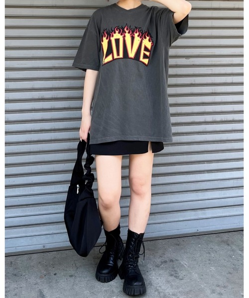MODISH GAZE(モディシュガゼ)の「【MODISH GAZE】LOVEロゴプリント ピグメント加工 ビッグシルエットTシャツ(Tシャツ/カットソー・メンズ・アイボリー/ネイビー/スミクロ・FREE)」の9枚目の写真