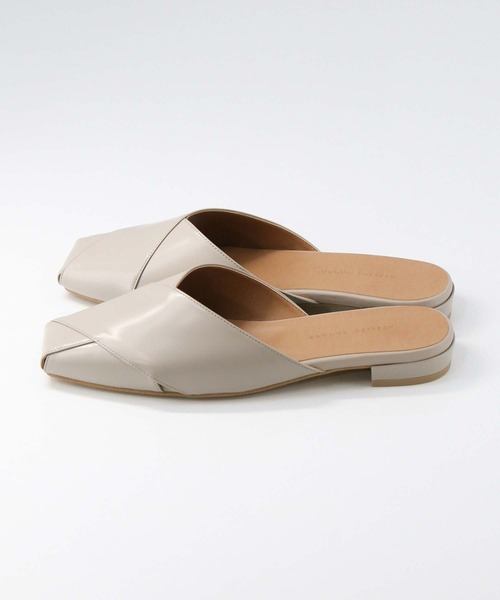 ATELIER BRUGGE（アトリエブルージュ）の「ガラスレザーミュール（パンプス・レディース・ライトグレー系・23.5/24.5）」の9枚目の写真