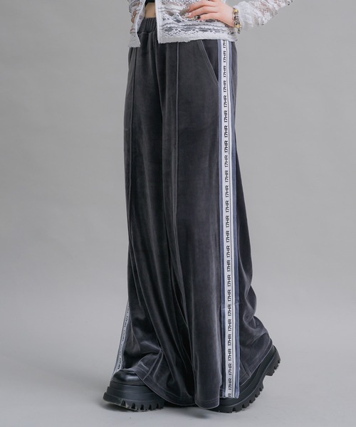 17HR(セブンティーンアワーズ)の「【ユニセックス】ベロアトラックパンツ(セットアップ可)(その他パンツ・レディース・チャコールグレー・MEDIUM/LARGE)」の7枚目の写真