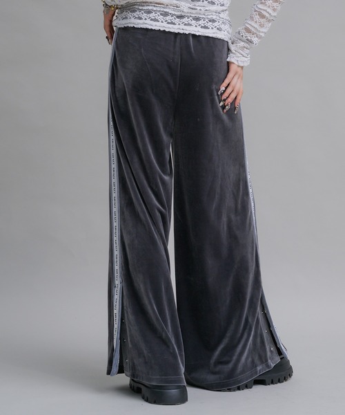 17HR(セブンティーンアワーズ)の「【ユニセックス】ベロアトラックパンツ(セットアップ可)(その他パンツ・レディース・チャコールグレー・MEDIUM/LARGE)」の8枚目の写真