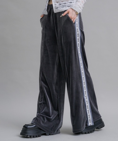 17HR(セブンティーンアワーズ)の「【ユニセックス】ベロアトラックパンツ(セットアップ可)(その他パンツ・レディース・チャコールグレー・MEDIUM/LARGE)」の9枚目の写真