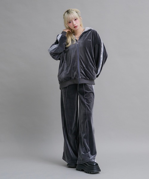 17HR(セブンティーンアワーズ)の「【ユニセックス】ベロアトラックパンツ(セットアップ可)(その他パンツ・レディース・チャコールグレー・MEDIUM/LARGE)」の14枚目の写真