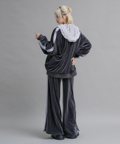 17HR(セブンティーンアワーズ)の「【ユニセックス】ベロアトラックパンツ(セットアップ可)(その他パンツ・レディース・チャコールグレー・MEDIUM/LARGE)」の15枚目の写真