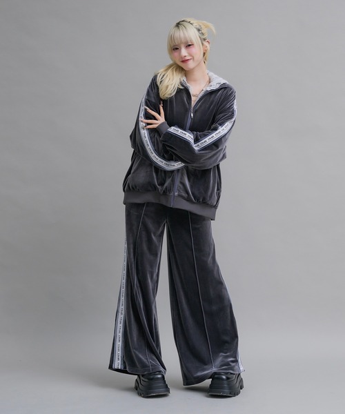 17HR(セブンティーンアワーズ)の「【ユニセックス】ベロアトラックパンツ(セットアップ可)(その他パンツ・レディース・チャコールグレー・MEDIUM/LARGE)」の16枚目の写真