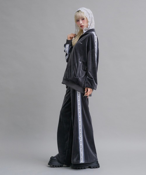 17HR(セブンティーンアワーズ)の「【ユニセックス】ベロアトラックパンツ(セットアップ可)(その他パンツ・レディース・チャコールグレー・MEDIUM/LARGE)」の18枚目の写真