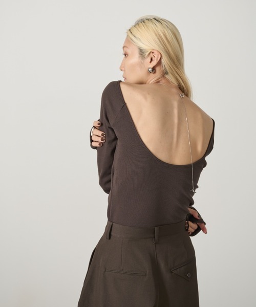 AIC.（エーアイシー）の「再入荷 パッド付バックオープンアームカバーリブトップス（Tシャツ/カットソー・レディース・ダークブラウン/オフホワイト/チャコールグレー/ブラック・FREE）」の4枚目の写真