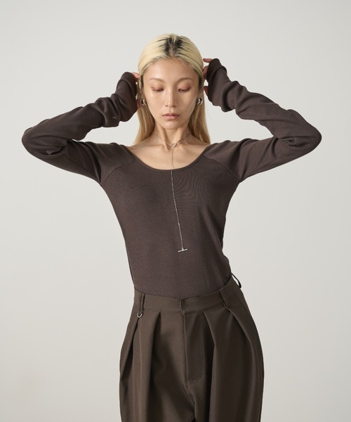 AIC.（エーアイシー）の「再入荷 パッド付バックオープンアームカバーリブトップス（Tシャツ/カットソー・レディース・ダークブラウン/オフホワイト/チャコールグレー/ブラック・FREE）」の8枚目の写真