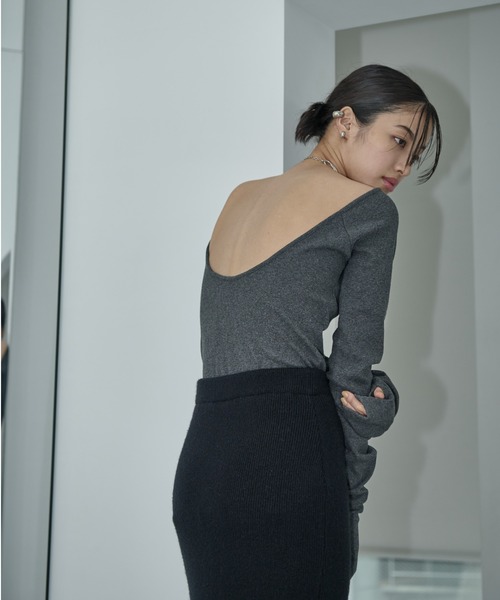 AIC.（エーアイシー）の「再入荷 パッド付バックオープンアームカバーリブトップス（Tシャツ/カットソー・レディース・ダークブラウン/オフホワイト/チャコールグレー/ブラック・FREE）」の17枚目の写真