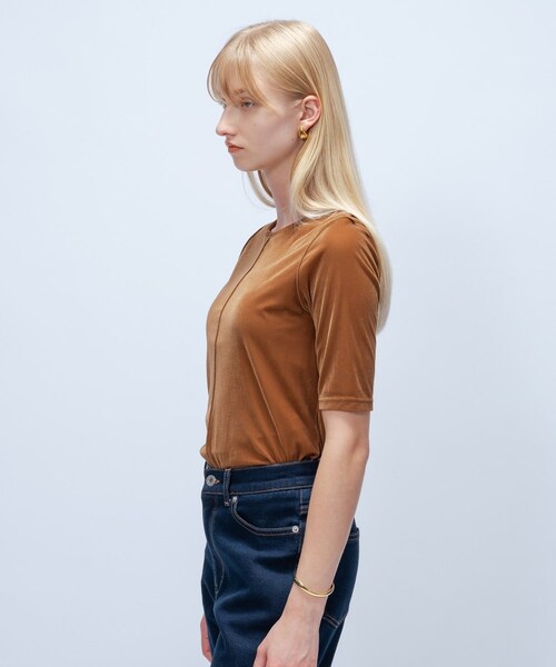 cloenc(クロエンス)の「【手洗い可】フロッキーベロアトップス(Tシャツ/カットソー・レディース・キャメル/オフホワイト/ブラック・02)」の12枚目の写真