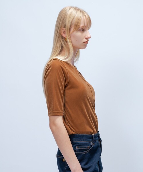 cloenc(クロエンス)の「【手洗い可】フロッキーベロアトップス(Tシャツ/カットソー・レディース・キャメル/オフホワイト/ブラック・02)」の14枚目の写真